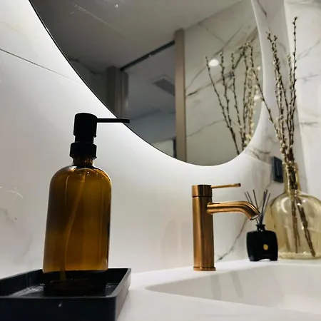 Downtown Luxury - *