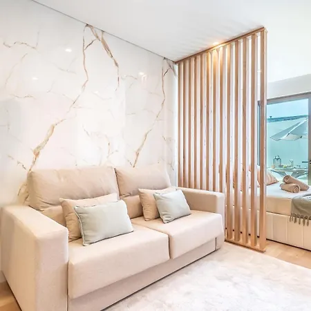 Downtown Luxury - *